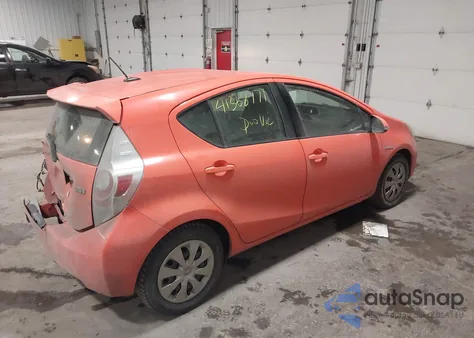 2014 Toyota Prius C Three из США, поврежденный, VIN JTDKDTB35E1084842